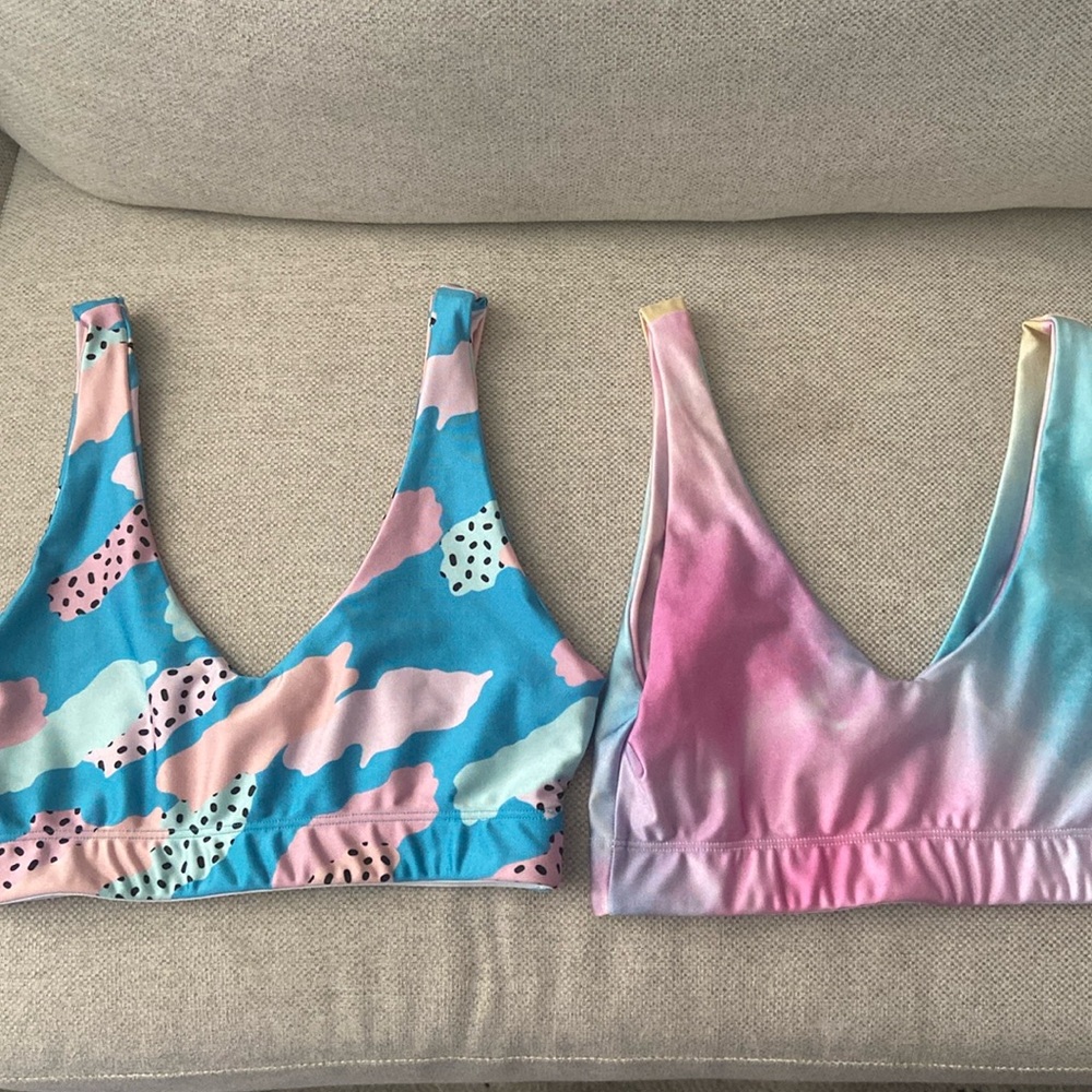 2 sports bras size xs